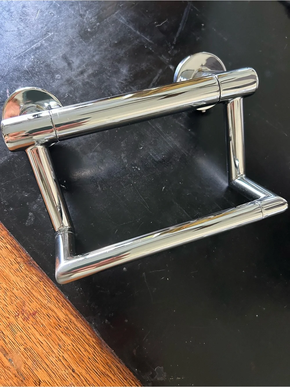 DELTA Chrome Tissue Holder with Assist Bar